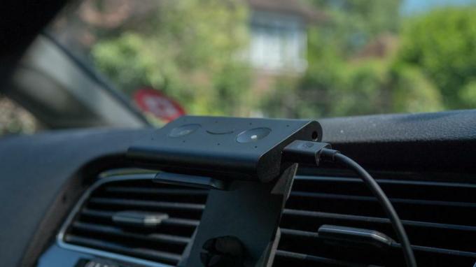 Amazon Echo Auto anmeldelse: Alexa går på biltur