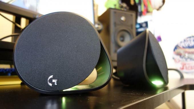 Logitech G560 pārskats: labāki par Razer Nommo Chroma RGB personālajiem skaļruņiem?