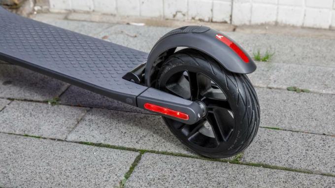 Ninebot Segway ES4 elektrisko motorolleru apskats: Vai vērts lietot svaru?