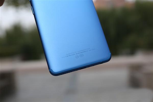 فيفو X20 باللون الأزرق