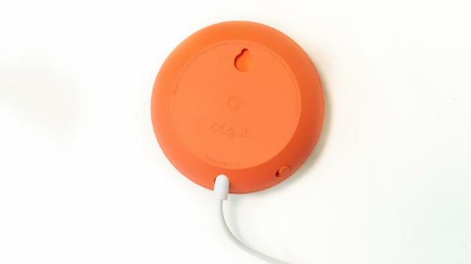 „Google Nest Mini“ apžvalga: švelnus „Google“ mažiausio išmaniojo garsiakalbio perdarymas