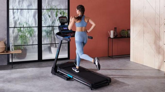 أساسيات التمرين في المنزل: أفضل معدات اللياقة البدنية وآلات التمرين والمزيد