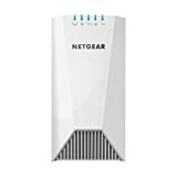 NETGEAR Wifi tīkla diapazona paplašinātāja EX7500 attēls - pārklājums līdz 2000 kv. un 40 ierīces ar AC2200 trīsjoslu bezvadu signāla pastiprinātāju / retranslatoru (līdz 2200Mbps), kā arī acs viedo viesabonēšanu ar Lielbritānijas spraudni