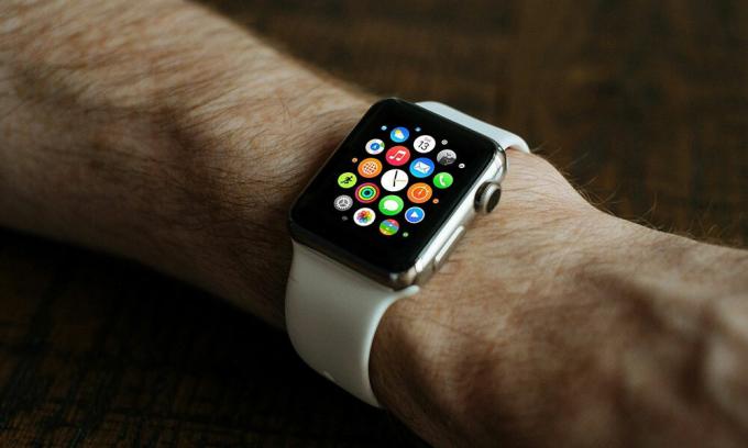 Hur låser du upp din Apple Watch