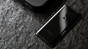 Meizu tidak memiliki lubang dan tidak ada tombol ponsel yang disebut Meizu Zero