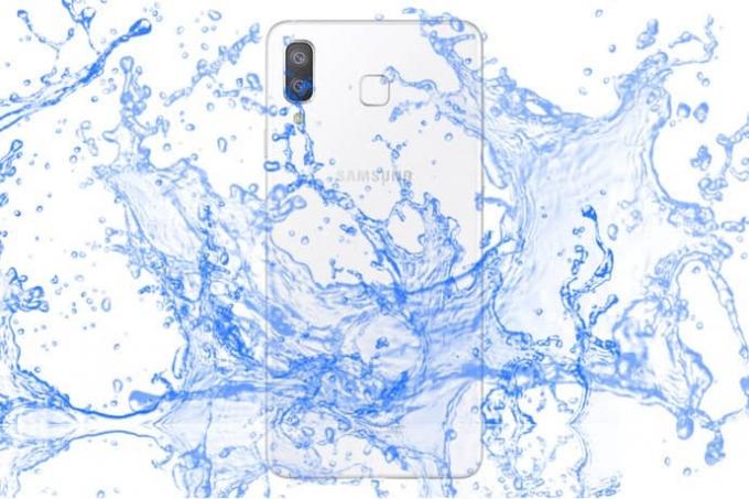 Samsung Galaxy A8 -tähden vedenpitävä testi.