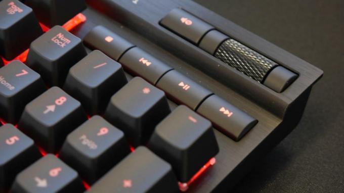 „Corsair Gaming K70 RGB“ klaviatūros apžvalga