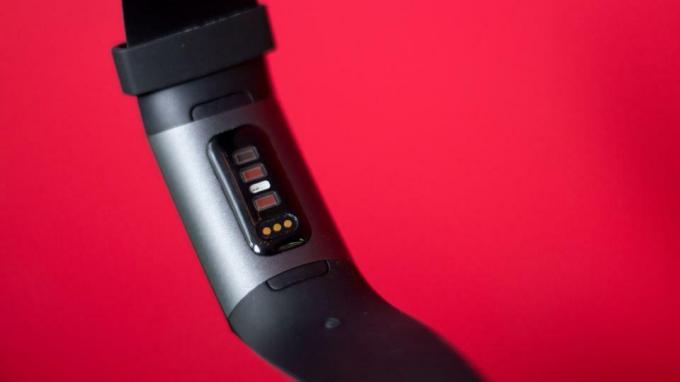 Pregled Fitbit Charge 3: Ne fitnes sledilca, na katerega smo upali